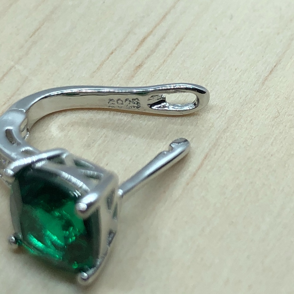 🌟 Emerald Silver Earrings - Picture 7 of 7